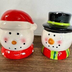 Festive Christmas Holiday Snowman Ceramic Salt/Pepper Set